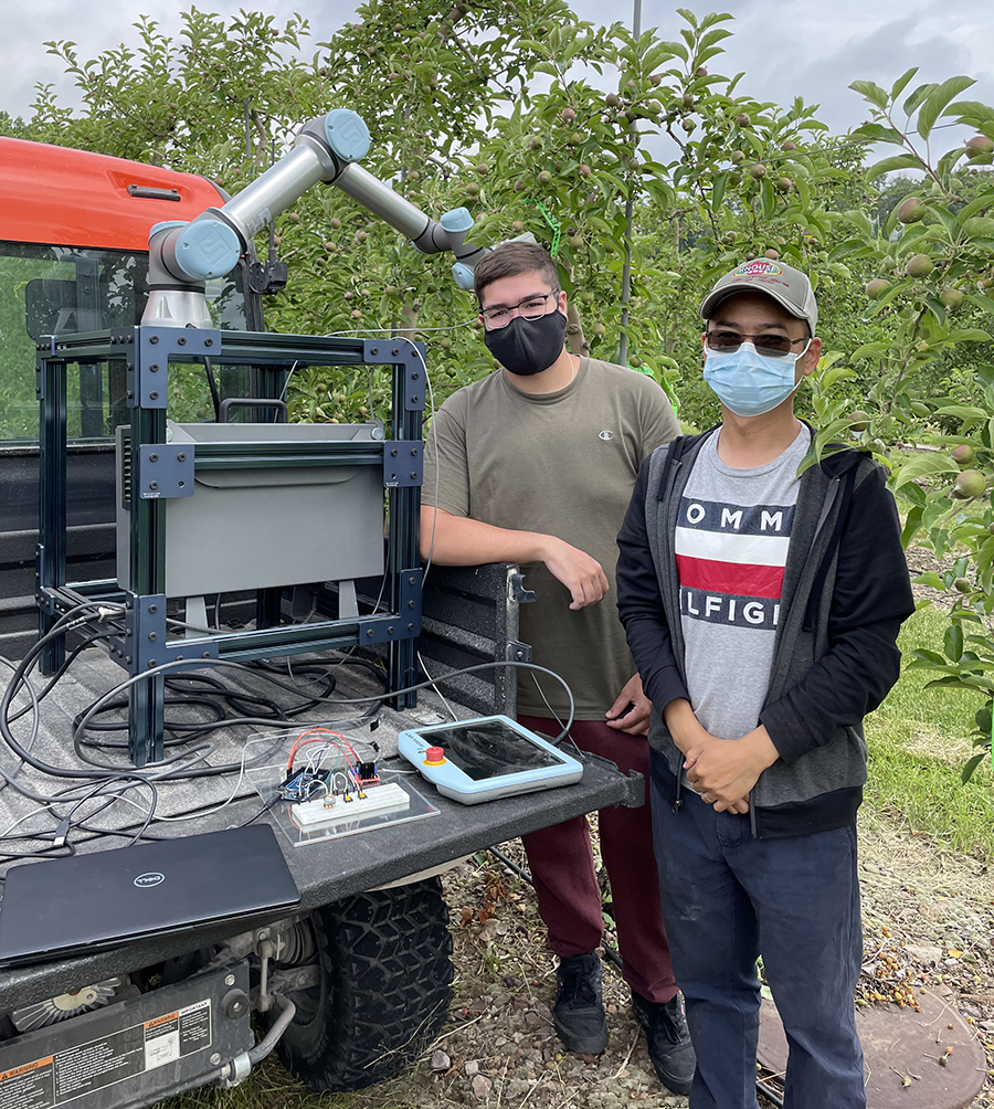 Agricultural engineers design early step for robotic, greenfruit